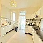 Charmant appartement avec terrasse en plein centre